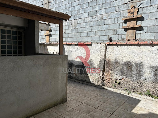 Excelente oportunidade na Vila Maria – Imóvel com duas casas e salão comercial  Vende-se excelente imóvel localizado na Vila Maria, com 210 m² de área construída em um terreno de 250 m², ideal tanto p
