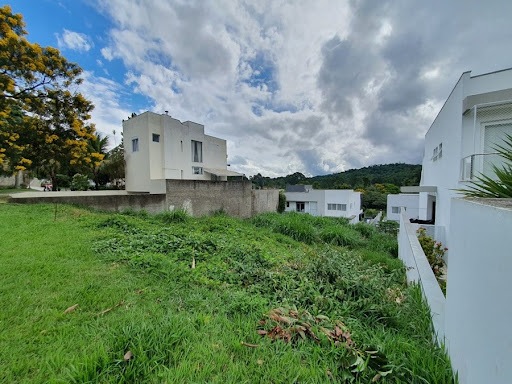 Lote / Terreno para Venda em Condomínio em Granja Viana  -  Carapicuíba