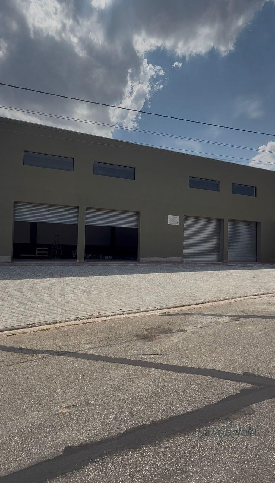 Comercial para alugar com 2 banheiros, 7 vagas e 300m² no Parque Rodrigo Barreto, Arujá — foto principal