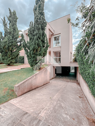 Casa de Condomínio em Alphaville - Santana de Parnaíba, SP