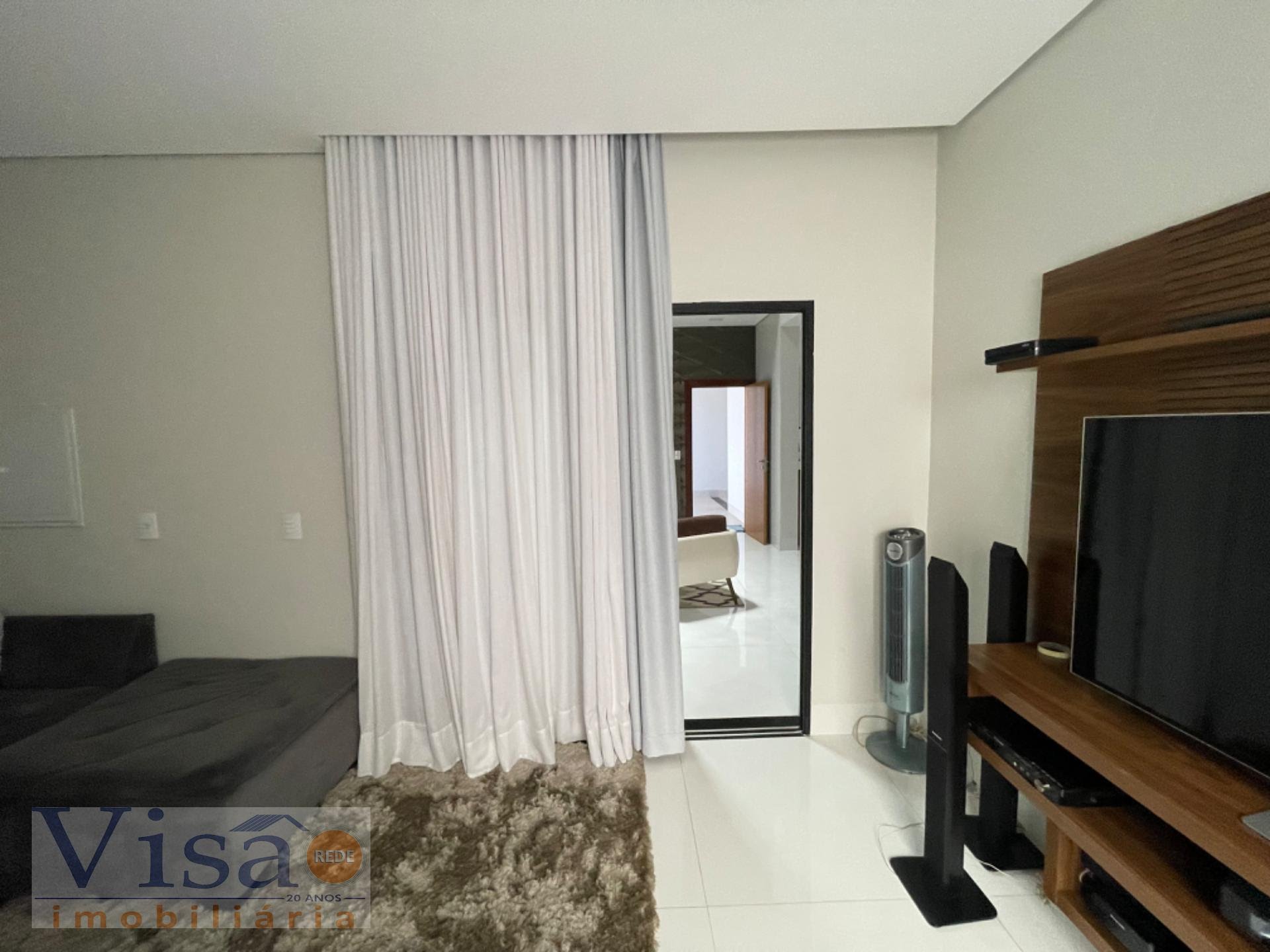 Casa à venda com 4 quartos, 2 suítes, 3 vagas e 200m² no Bairro Vila Mariana, Paracatu (MG) — foto 4 de 16