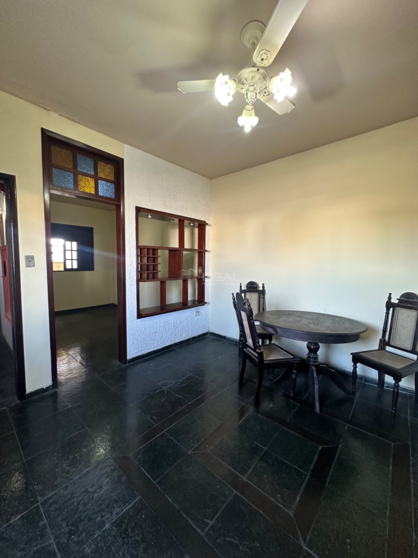 Sala dividida em 2 ambientes 