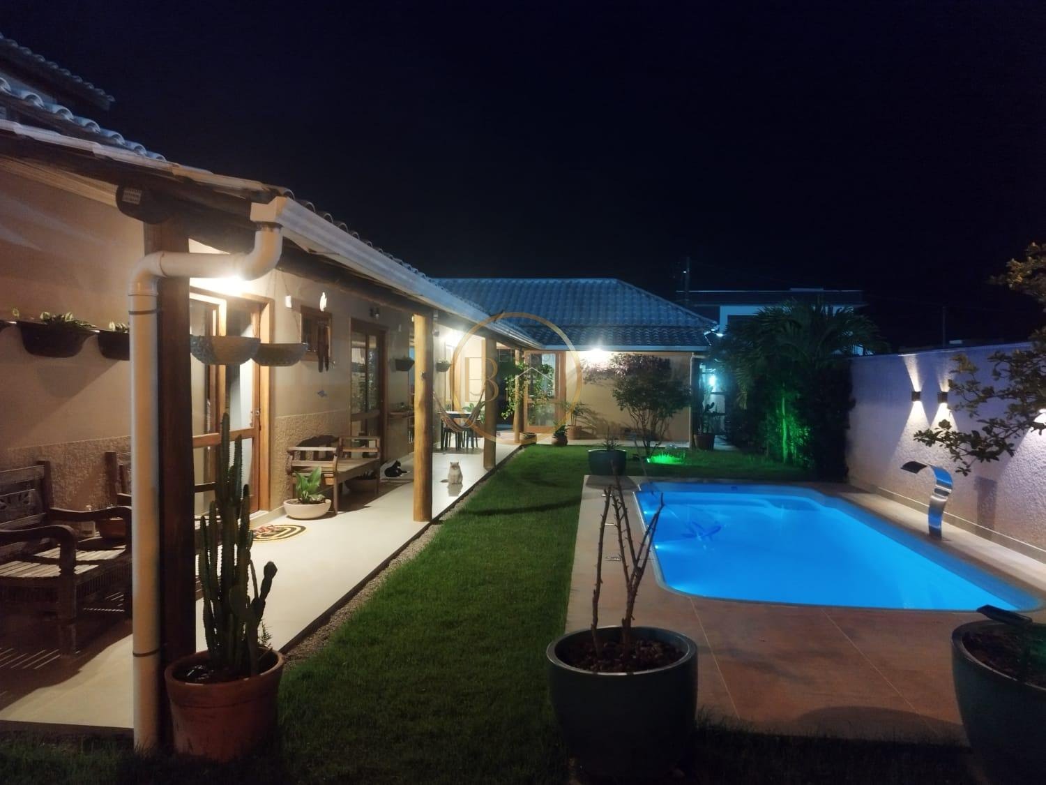 Casa à venda com 3 quartos, 3 banheiros, 2 vagas e 185m² no Orla Norte, Porto Seguro — foto principal