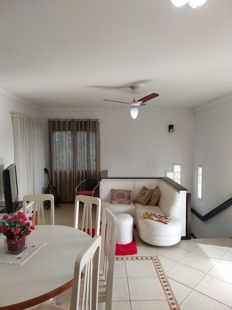 Casa à venda com 4 quartos, 1 suíte, 6 vagas e 230m² no Itoupava Norte, Blumenau (SC) — foto 8 de 11