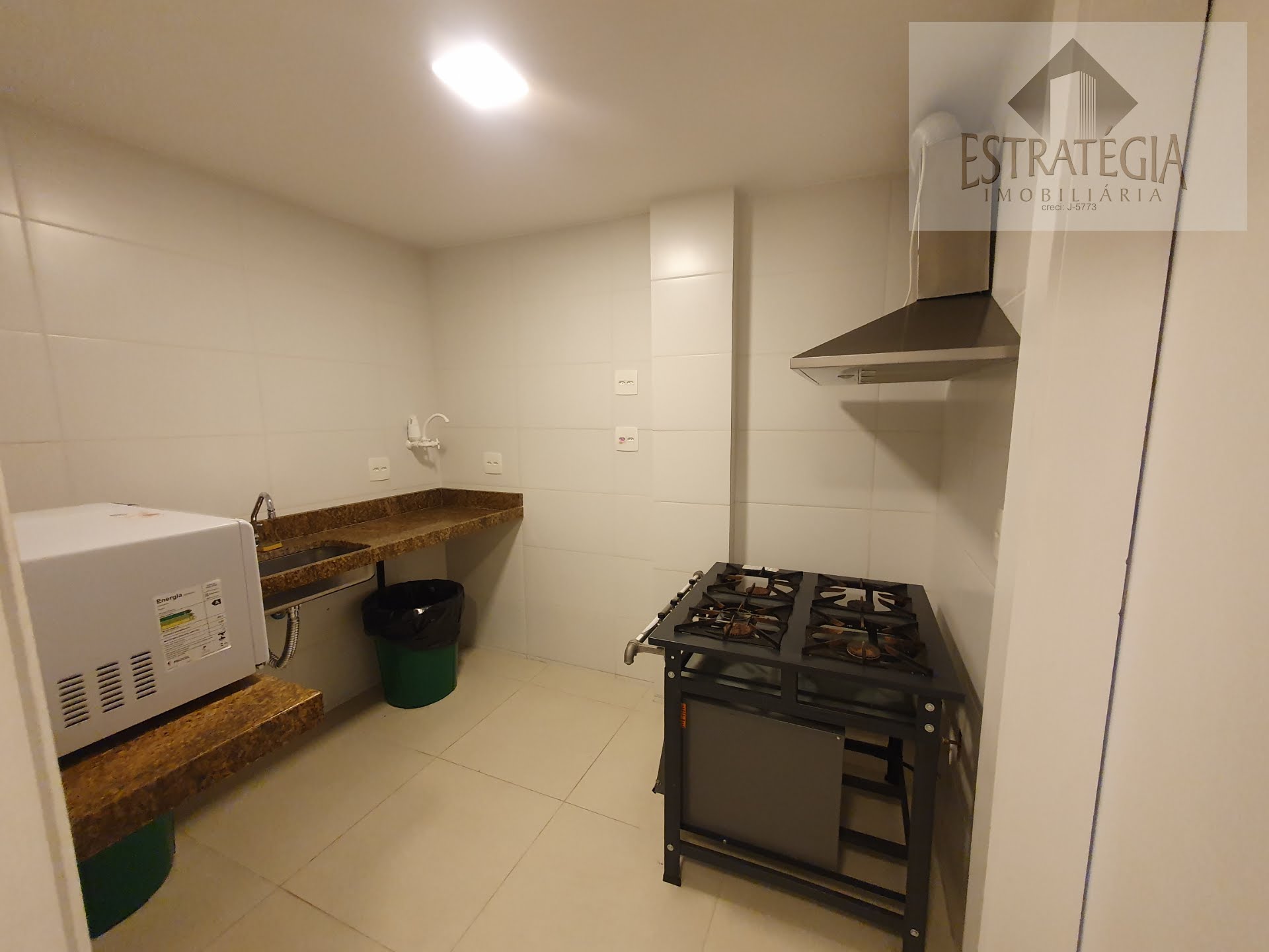 Apartamento à venda com 3 quartos, 1 suíte, 2 vagas e 120m² no Valparaíso, Petrópolis (RJ) — foto 23 de 28