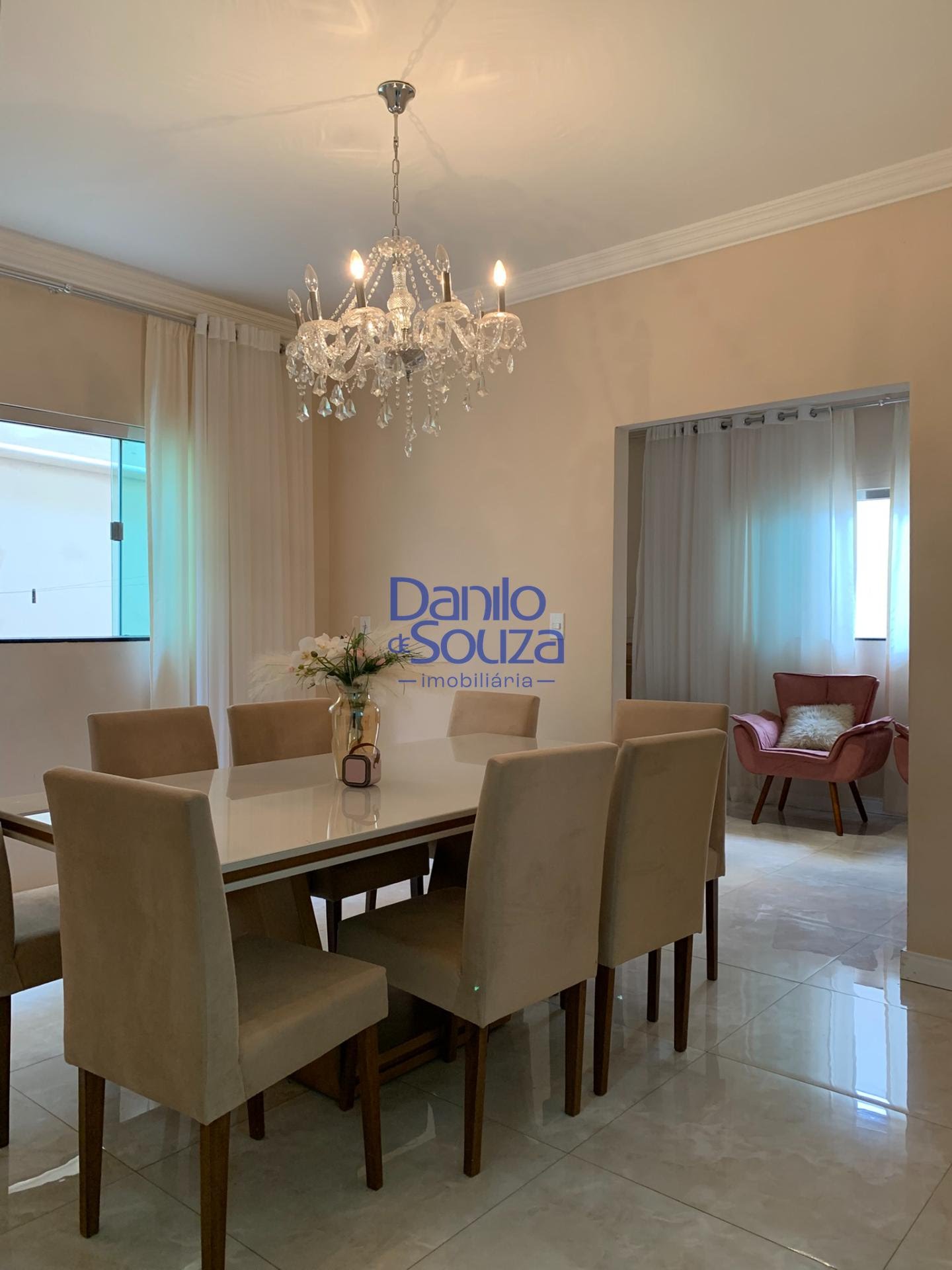 Casa à venda com 2 quartos, 1 banheiro, 2 vagas e 240m² no Parque das Mangabeiras IV, Araxá — foto principal