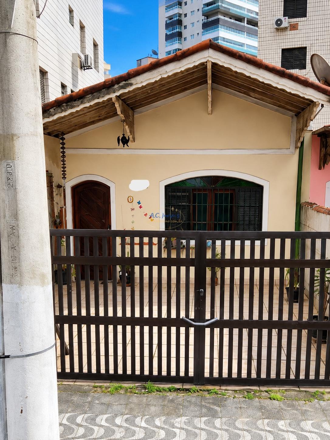 Casa à venda com 2 quartos, 1 banheiro, 2 vagas e 80m² no Guilhermina, Praia Grande — foto principal
