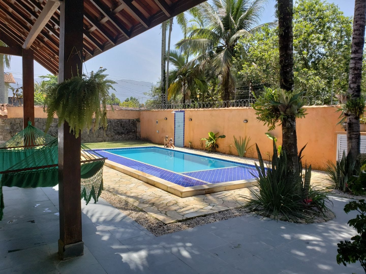 Casa à venda com 3 quartos, 2 banheiros, 3 vagas e 153m² no Jardim Carolina, Ubatuba (SP) — foto 4 de 10