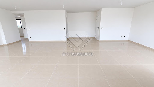 Compre apartamento à venda na Torre, edf. Saint André, com 208m², laser completo, 4 quartos todos suite, 3 vagas de garagem. Agende visita com Leicam Maciel.