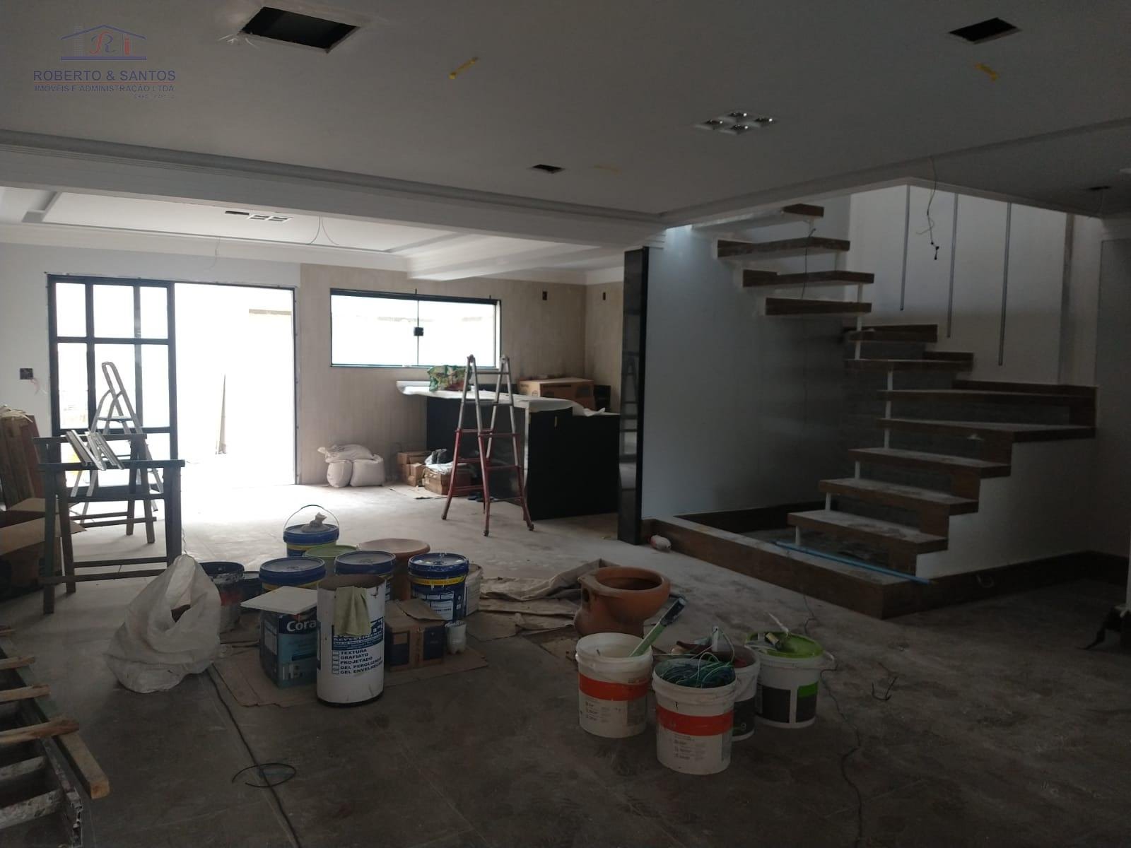 Sala e cozinha com espaço aberto