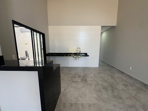 Casa à venda no Condomínio Villagio Wanel – Sorocaba/SP 135m² de área construída, 03 dormitórios, sendo 03 suíte e 02 vagas de garagem.