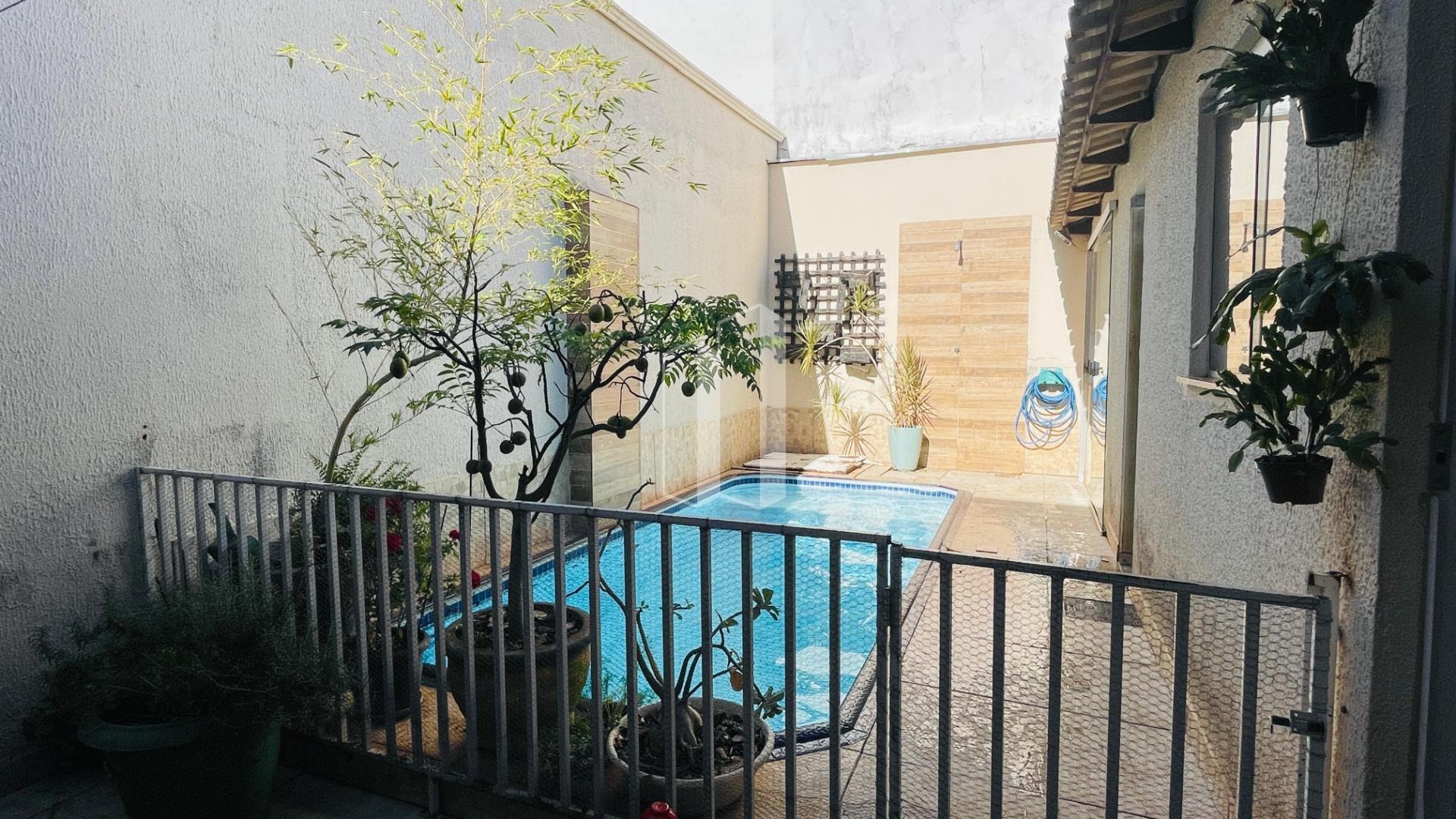 Casa à venda com 4 quartos, 4 suítes, 4 vagas e 240m² no Jardim Planalto, Goiânia (GO) — foto 2 de 30