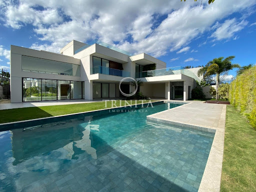 piscina-condominiomalibu-trinitaimoveis.jpg