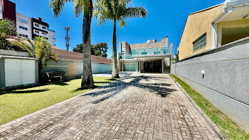 Sobrado à venda no Centro de Guaratuba | 7 dorms, 6 suítes