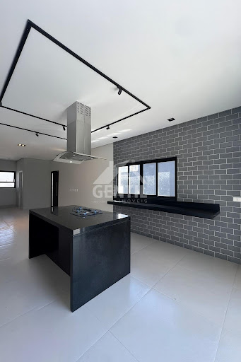Casa à Venda em Santana de Parnaíba: 3 Suítes, 200m², Chácara Jaguari