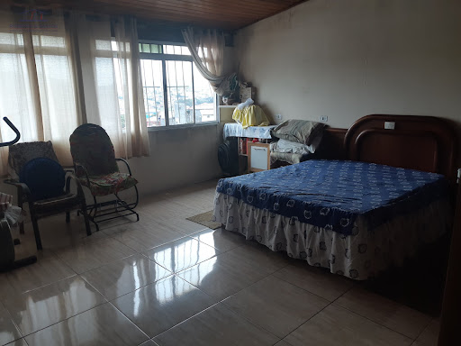Quarto amplo