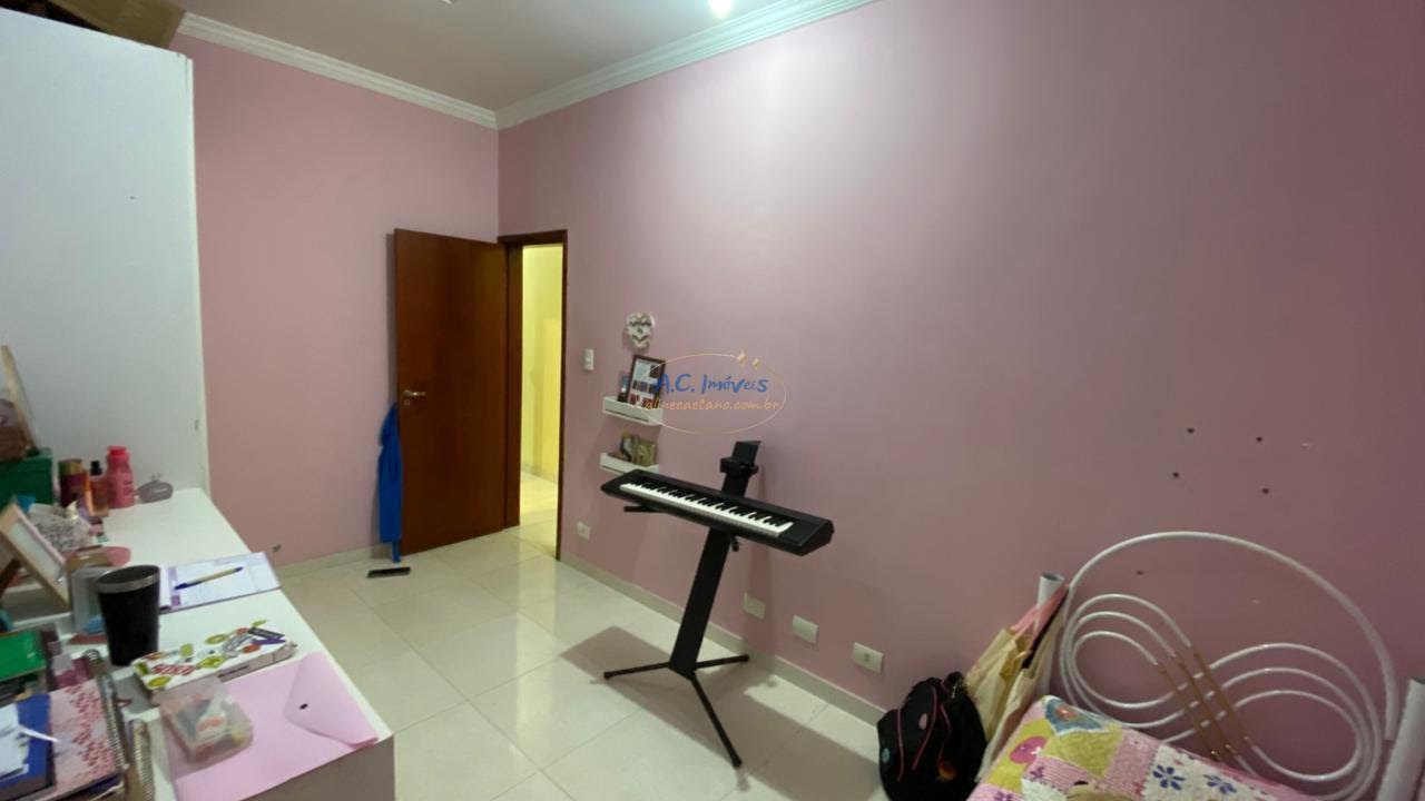 Casa à venda com 3 quartos, 1 suíte e 124m² no Vila Tupi, Praia Grande (SP) — foto 13 de 30