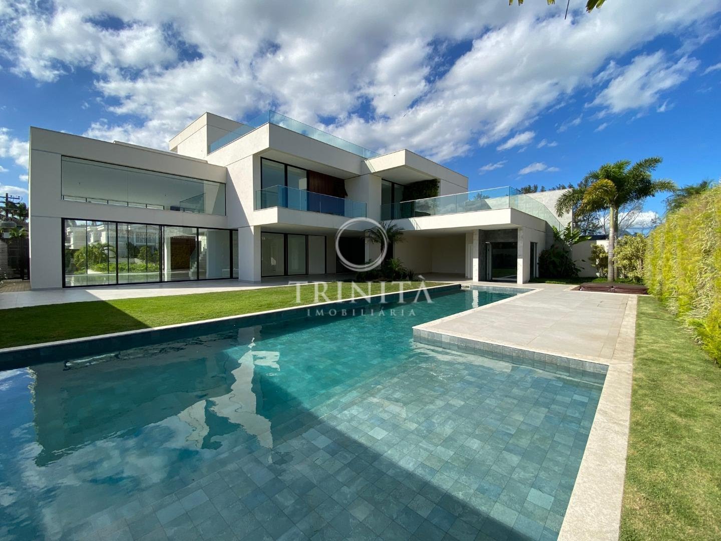piscina-condominiomalibu-trinitaimoveis.jpg