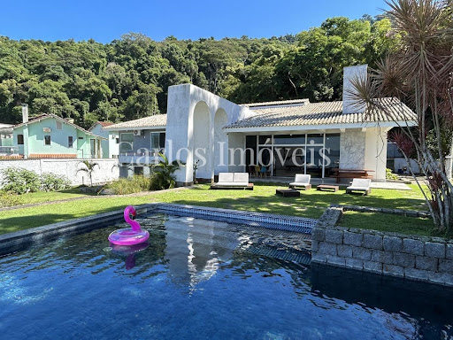 Casa na Praia para Temporada em Angra dos Reis / RJ no bairro Praia Grande