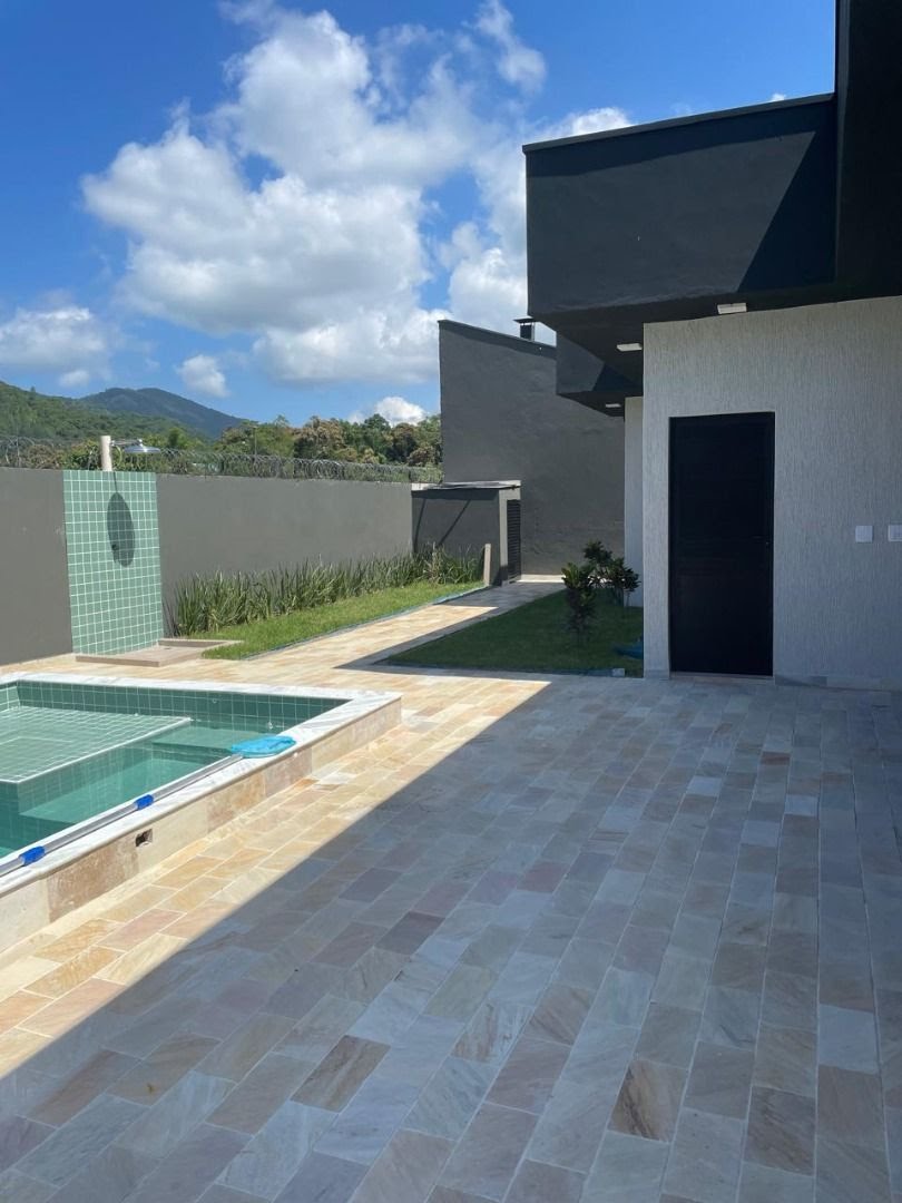 Casa à venda com 3 quartos, 5 banheiros, 3 vagas e 300m² no Jardim Carolina, Ubatuba (SP) — foto 2 de 24