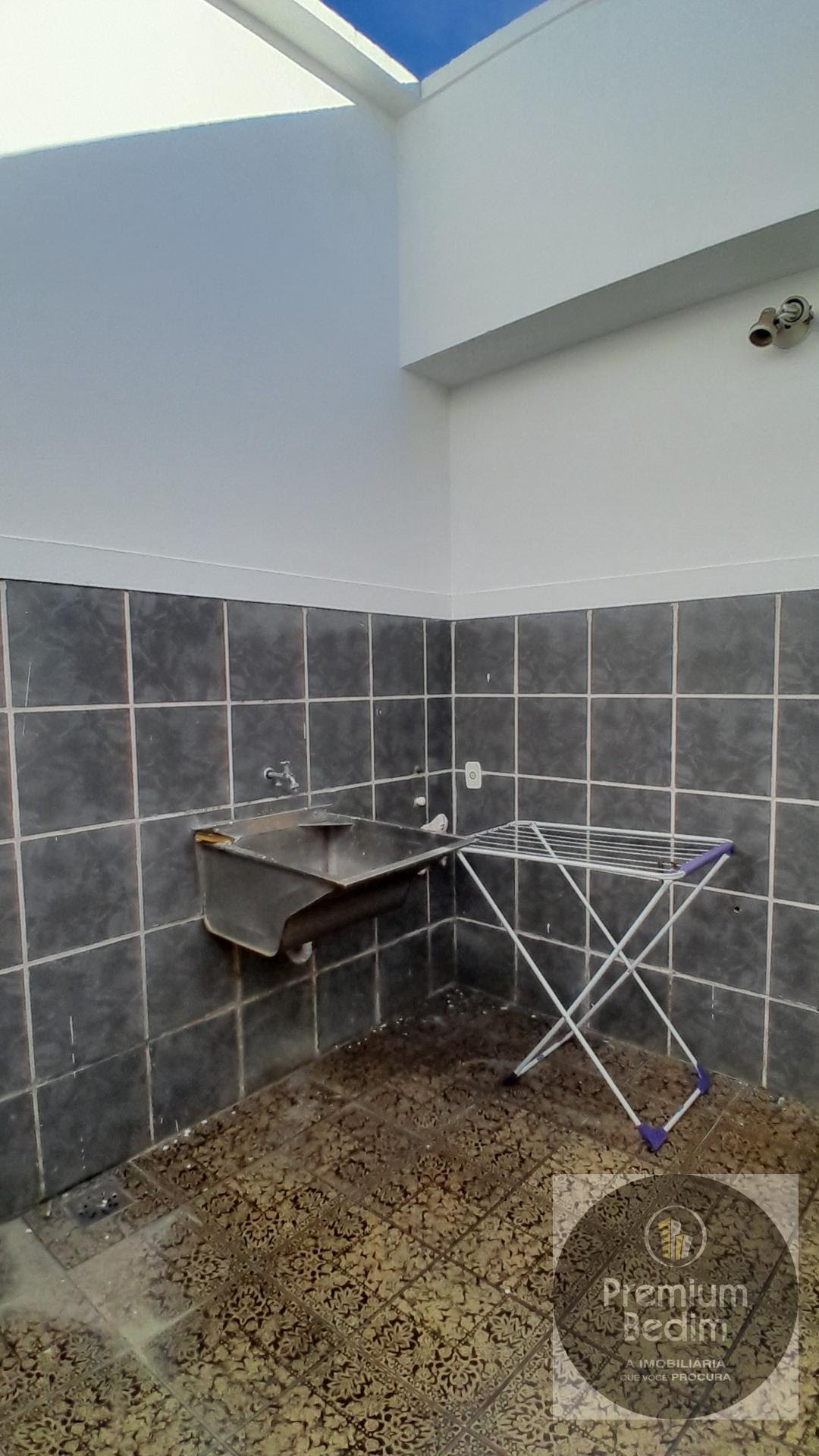ÁREA DE SERVIÇOS 