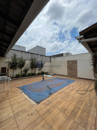 Casa à Venda em Interlagos - 270m², 2 Dormitórios, R$890k