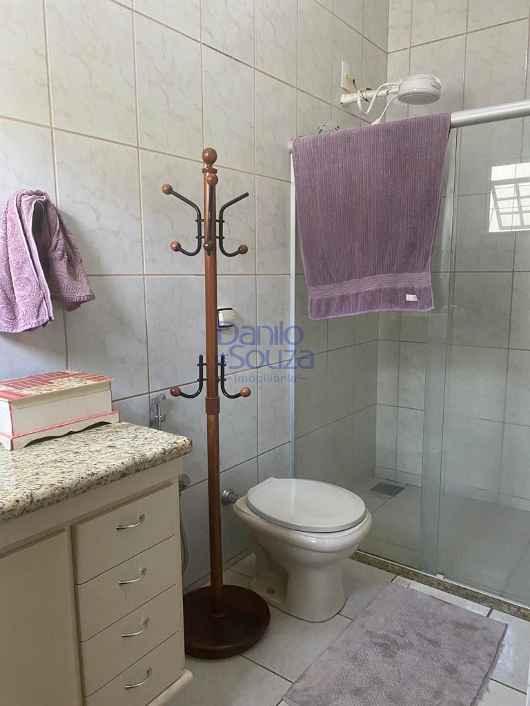 Casa à venda com 5 quartos, 2 suítes, 2 vagas e 360m² no Veredas da Cidade, Araxá (MG) — foto 10 de 16