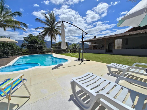 piscina-trinitaimobiliaria-condomínioitaoca