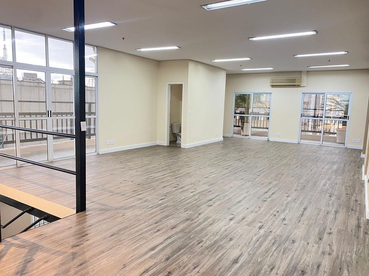 Sala Comercial à Venda ou Locação Rua Vergueiro, Vila Mariana/SP