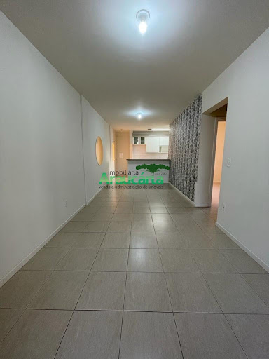 Sala ampla em conceito aberto