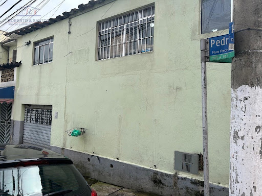 Frente para a Pedro Colaço