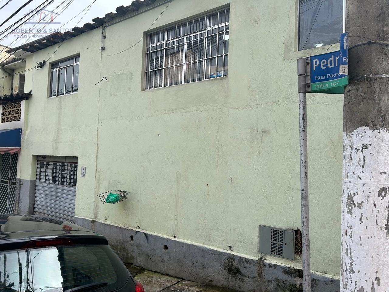 Frente para a Pedro Colaço