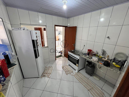 Vendo prédio com 04 moradias e um ponto comercial