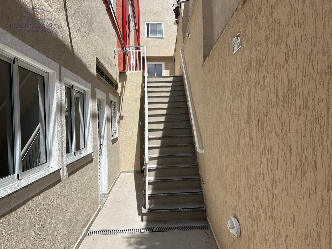 Escadas de acesso ao andar