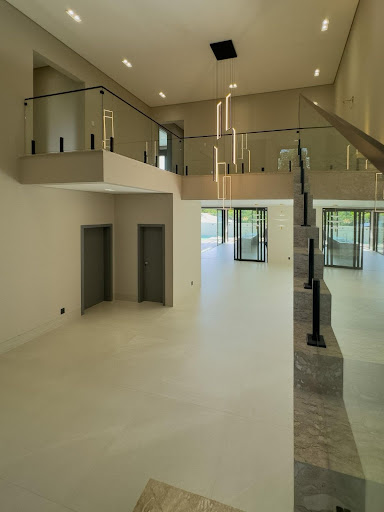 Luxo e Modernidade no Florais dos Lagos: Sobrado Assinado