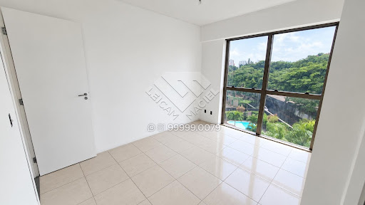 Compre apartamento à venda na Torre, edf. Saint André, com 208m², laser completo, 4 quartos todos suite, 3 vagas de garagem. Agende visita com Leicam Maciel.