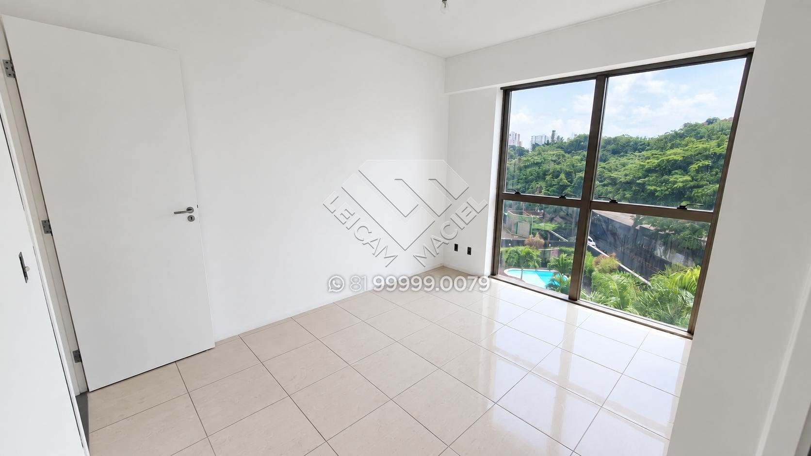 Compre apartamento à venda na Torre, edf. Saint André, com 208m², laser completo, 4 quartos todos suite, 3 vagas de garagem. Agende visita com Leicam Maciel.