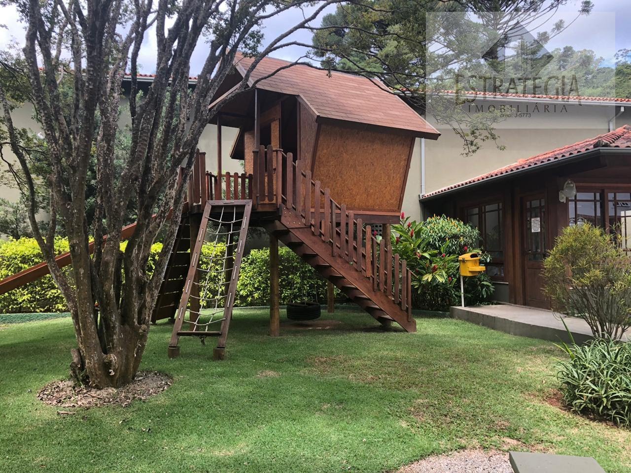 Cobertura à venda com 4 quartos, 2 suítes, 2 vagas e 240m² no Nogueira, Petrópolis (RJ) — foto 24 de 26