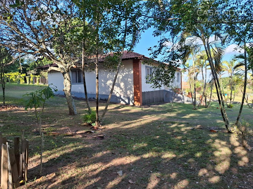 Chácara à Venda em São Pedro, 2 Suítes, 150m² – Alpes das Águas