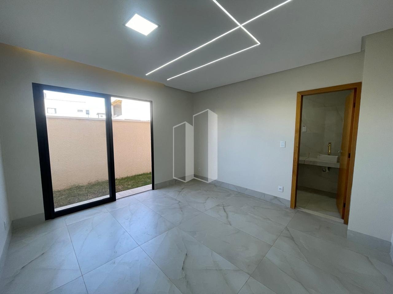 Casa à venda com 3 quartos, 3 suítes, 4 vagas e 156m² no Residencial Parqville Jacarandá, Aparecida de Goiânia (GO) — foto 11 de 15