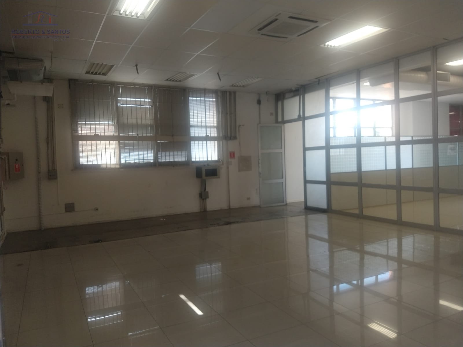 Outra vista do salão térreo