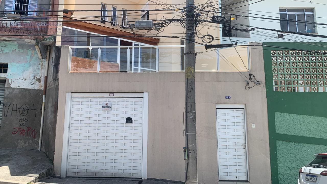 Vista da frente da casa