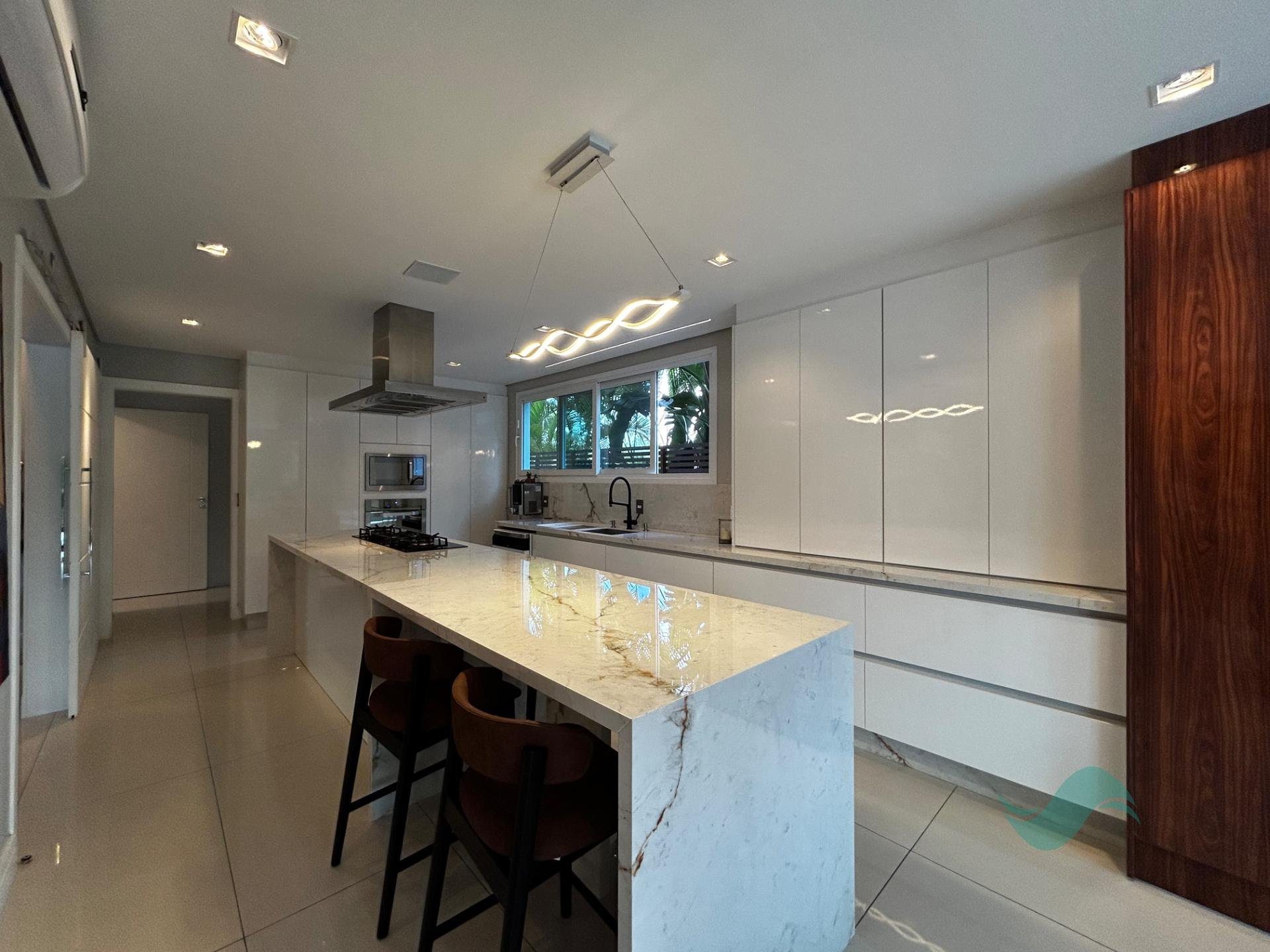 Casa à venda com 4 quartos, 4 suítes, 2 vagas e 540m² no Jurerê, Florianópolis (SC) — foto 10 de 19
