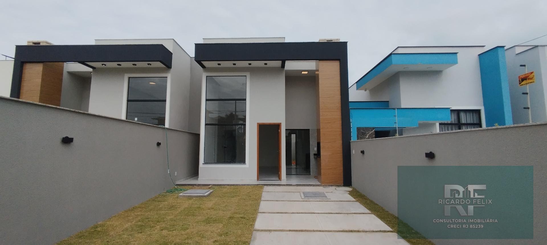 Casa à venda com 3 quartos, 2 banheiros, 2 vagas e 180m² no Recreio, Rio das Ostras — foto principal