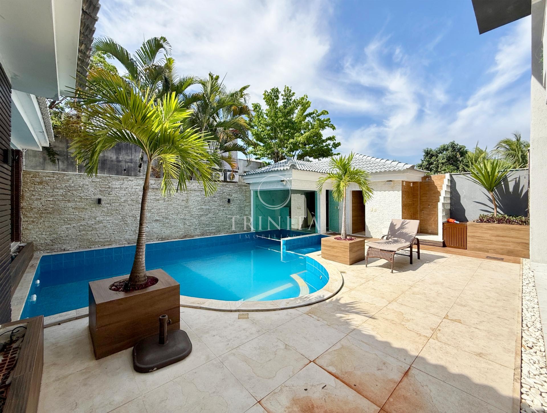 Piscina da casa à venda no condomínio Quintas do Rio