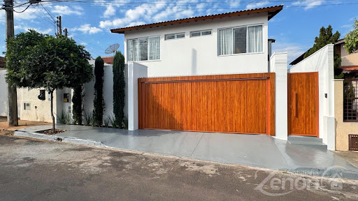 Casa à Venda no Centro de Adamantina: 4 Suítes, 301m²