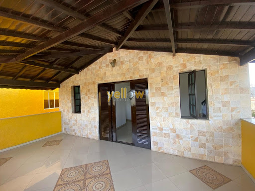 Casa Comercial em Arujá com 5 Dormitórios e Suítes