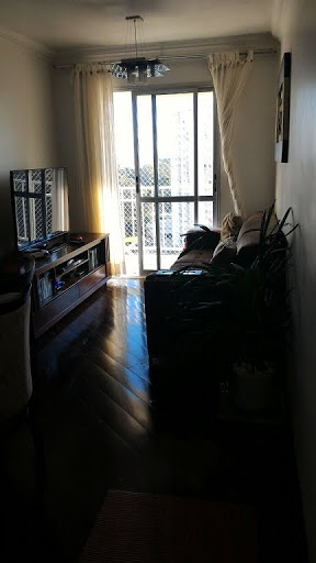 Sala estar piso de madeira