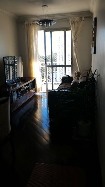 Sala estar piso de madeira