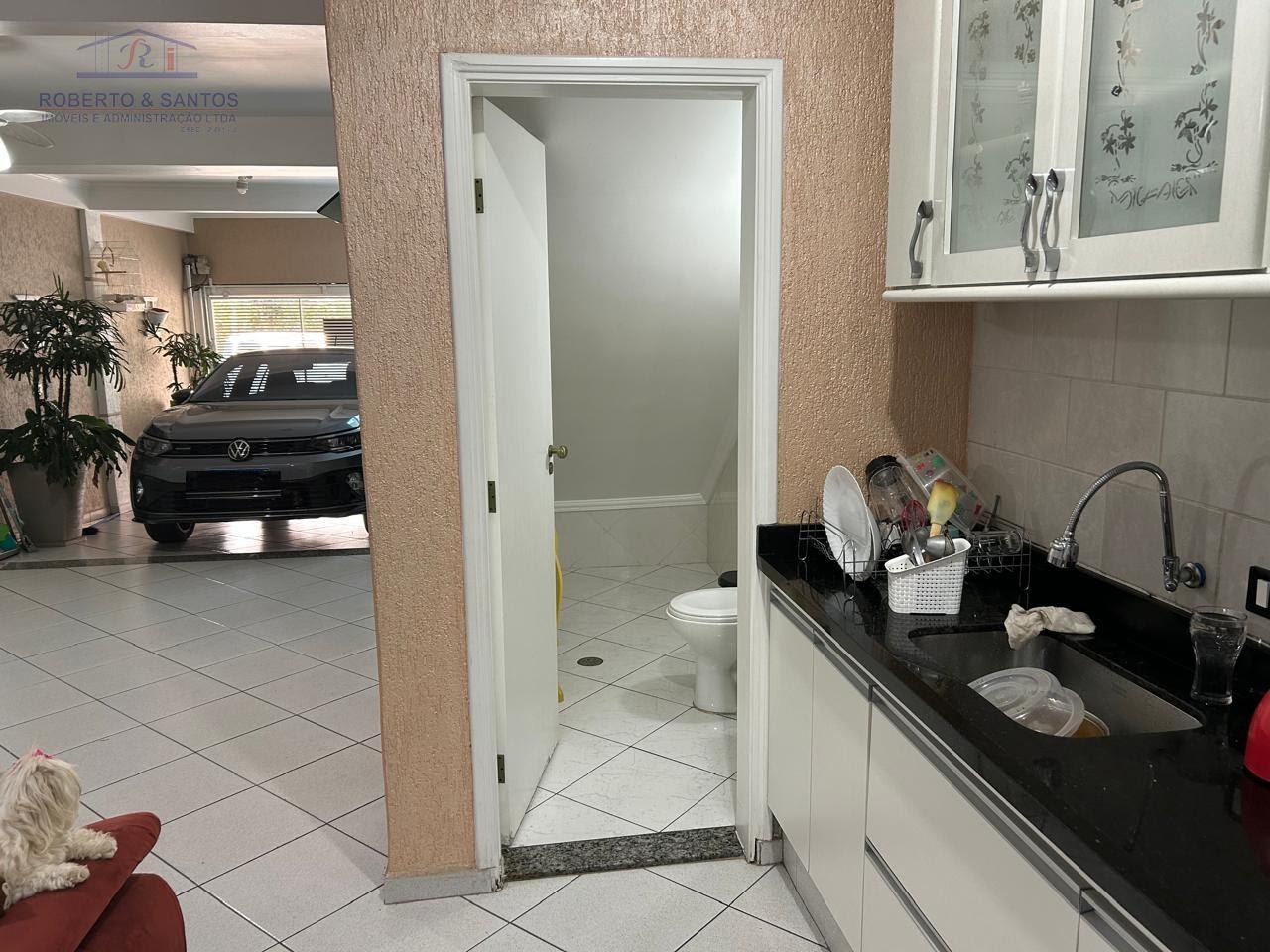 Lavabo no salão reversível e garagem